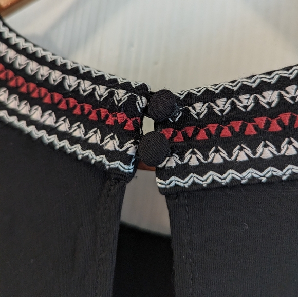 TORRID Super soft knits embroidered black goddess tank sleeveless blouse size 4X - Picture 10 of 11